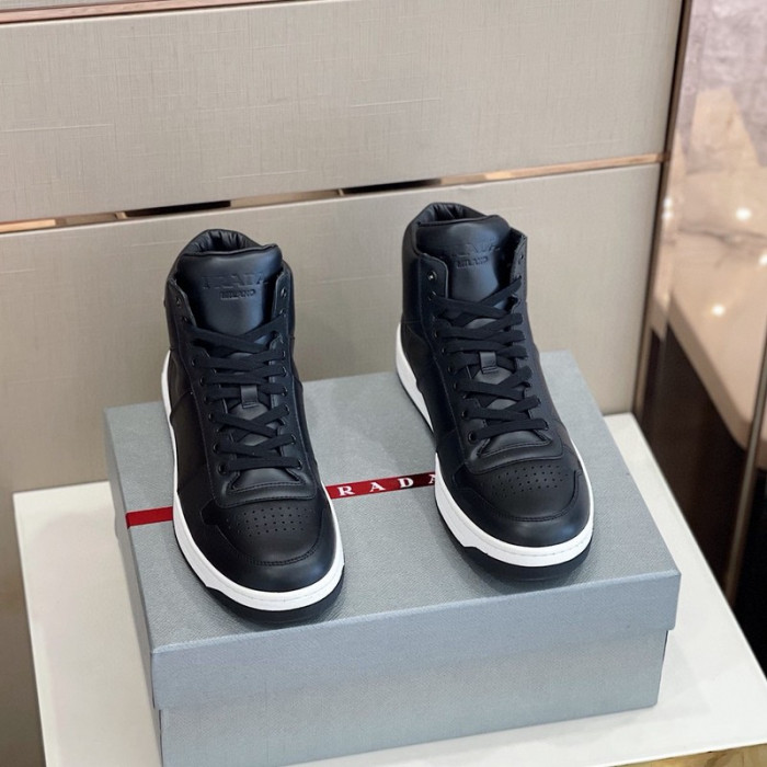 Pra*a sneaker