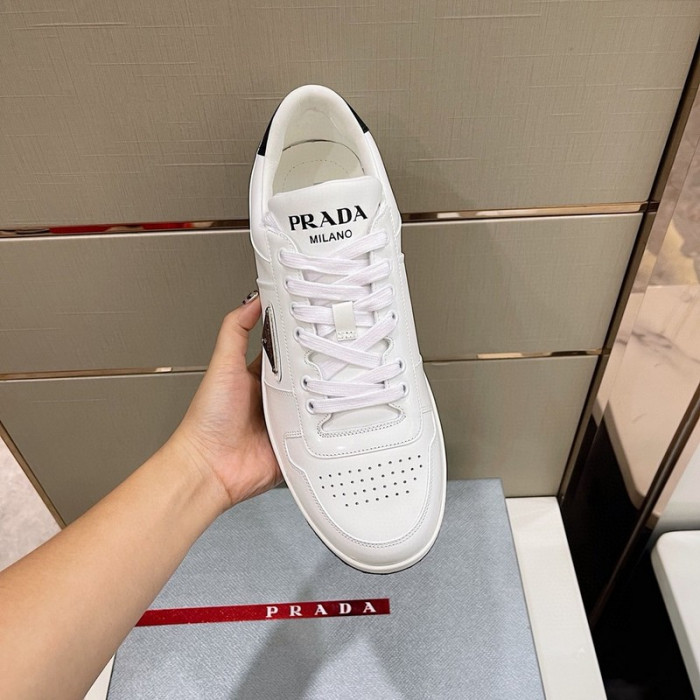 Pra*a sneaker
