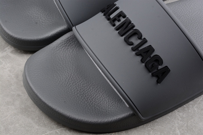 Ba1en*iaga Slippers