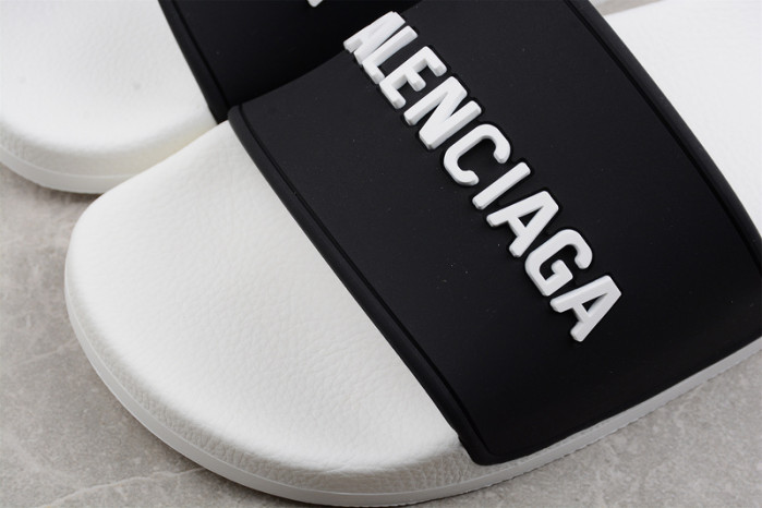 Ba1en*iaga Slippers