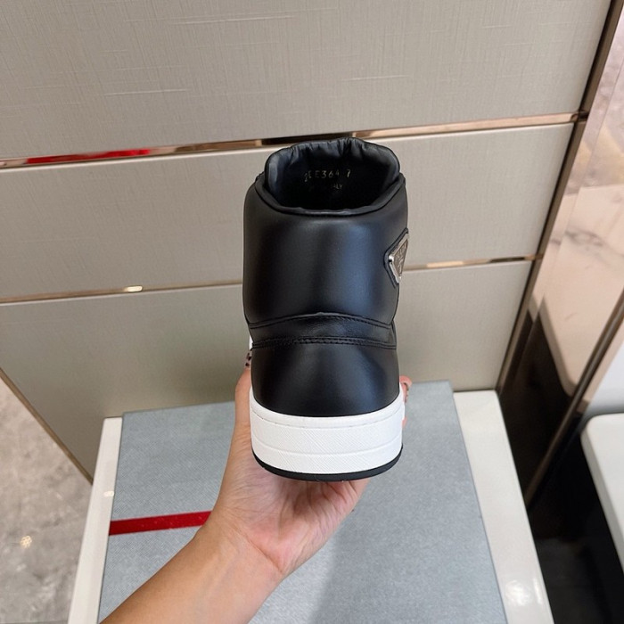 Pra*a sneaker