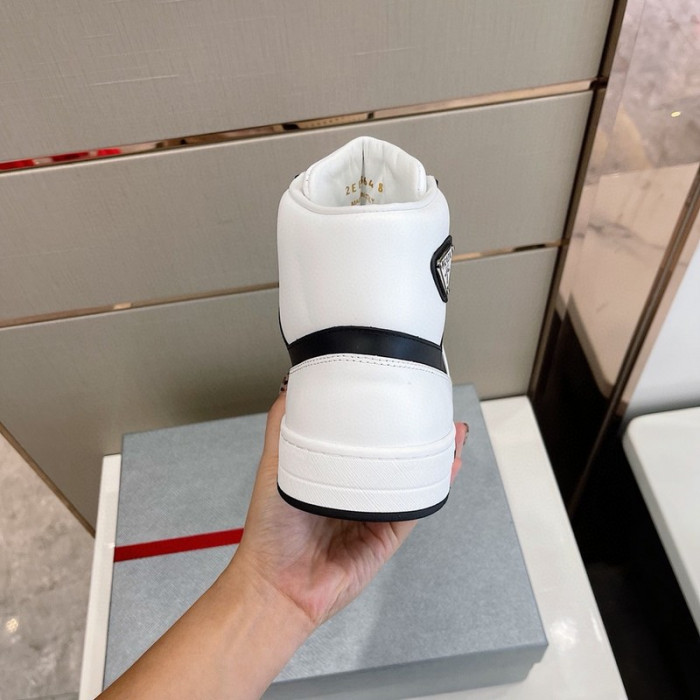 Pra*a sneaker