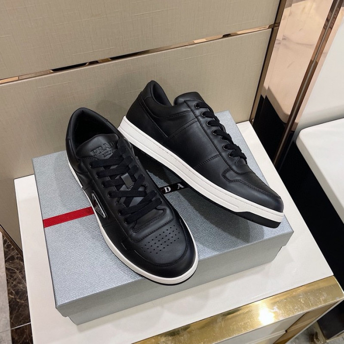 Pra*a sneaker