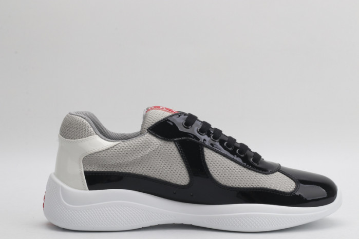 Pra*a sneaker
