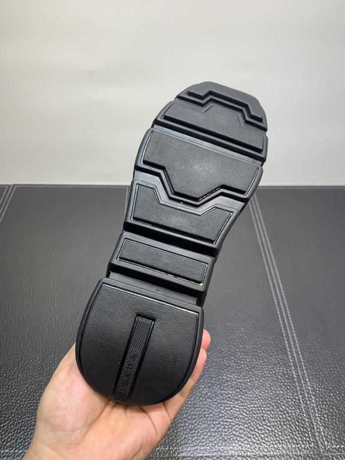 Pra*a sneaker