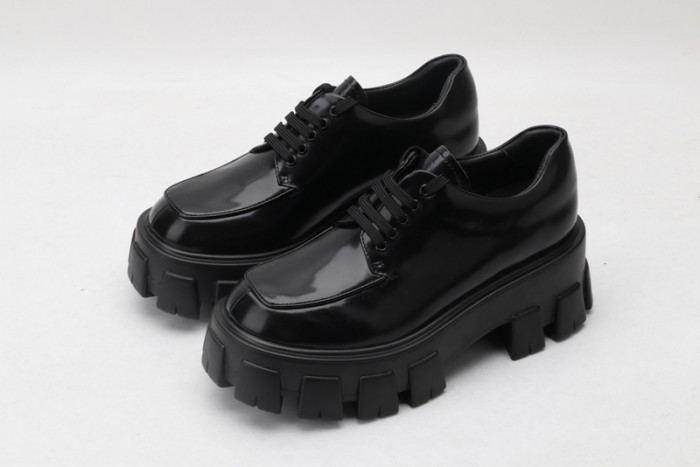 Pra*a SHOES
