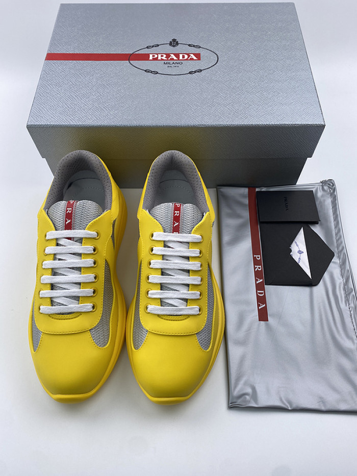 Pra*a sneaker