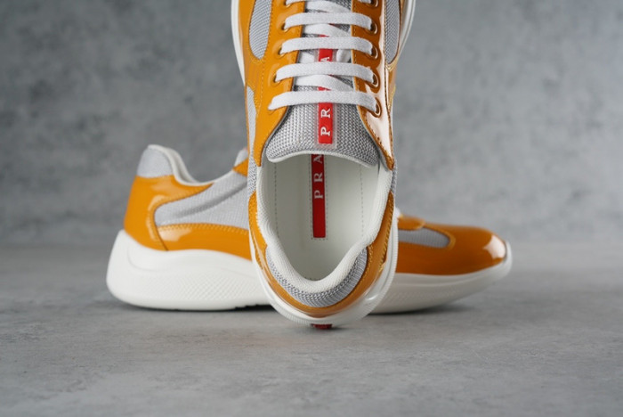 Pra*a sneaker