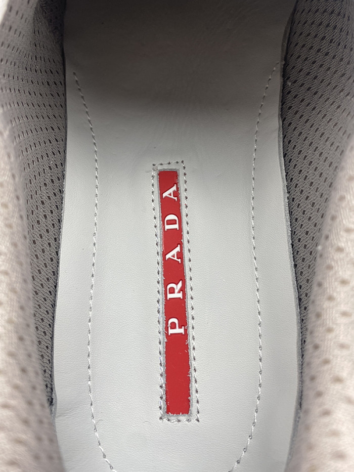 Pra*a sneaker