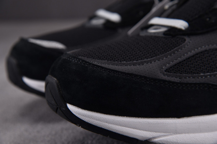 New Balance M990BK6