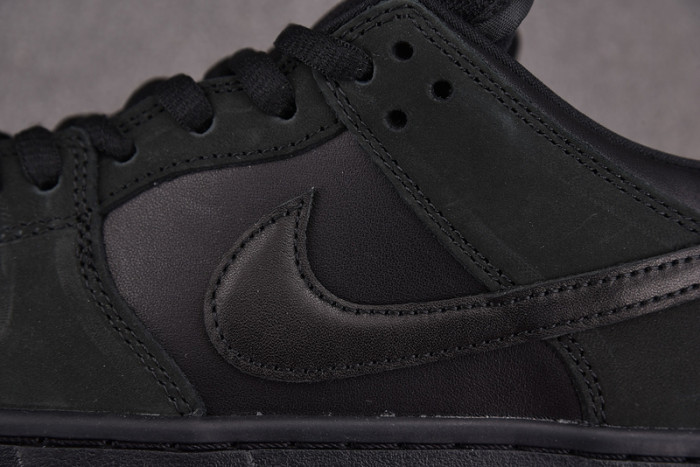 Nike Dunk Low SB Black Pigeon 883232-008
