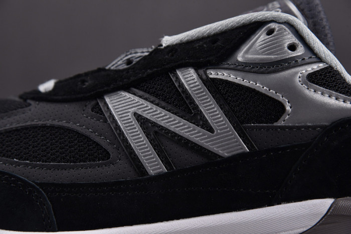New Balance M990BK6