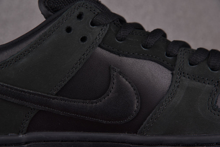 Nike Dunk Low SB Black Pigeon 883232-008