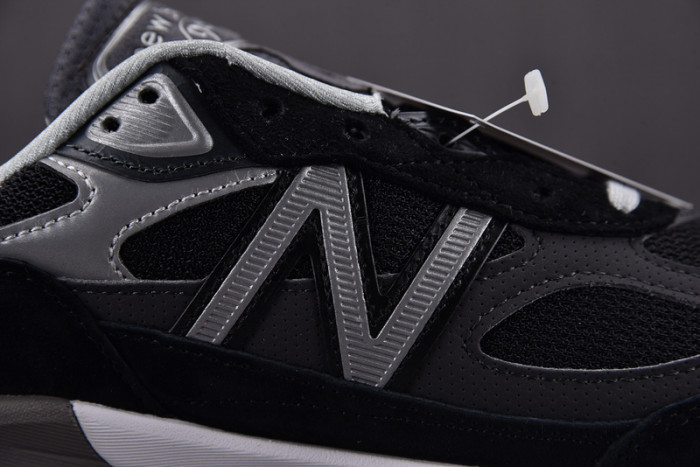 New Balance M990BK6