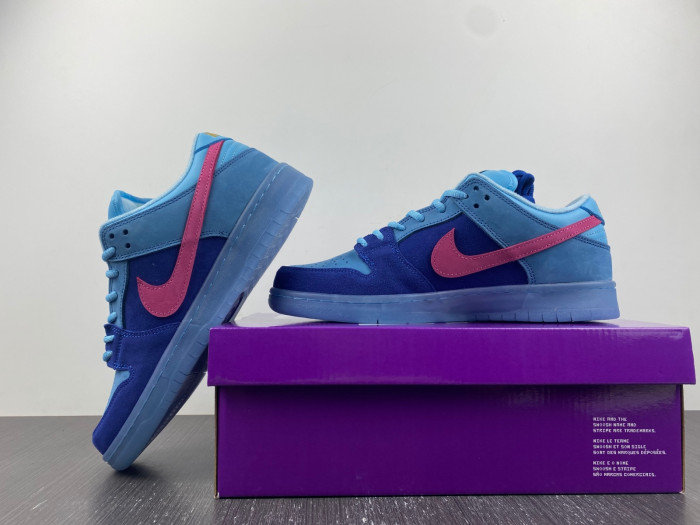 Nike SB Dunk Low Run The Jewels - DO9404-400