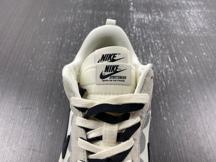Sacai x VaporWaffle DD1875-101