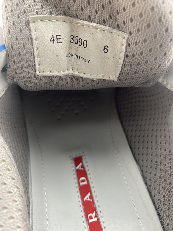Pra*a sneaker