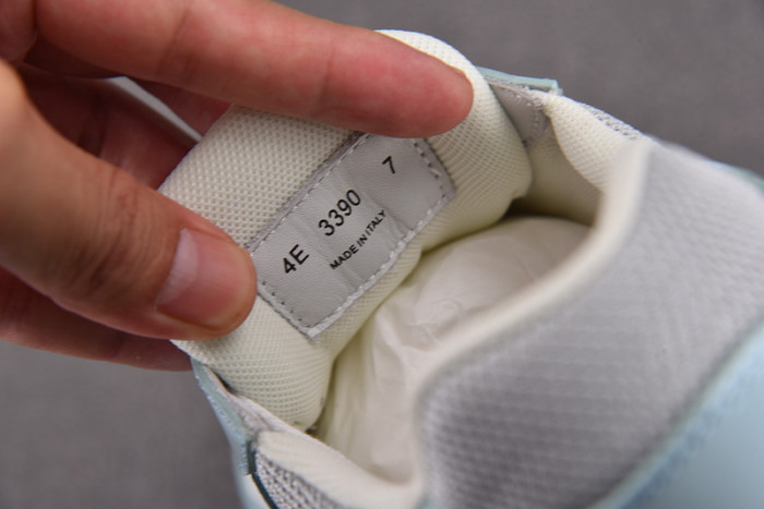 Pra*a sneaker