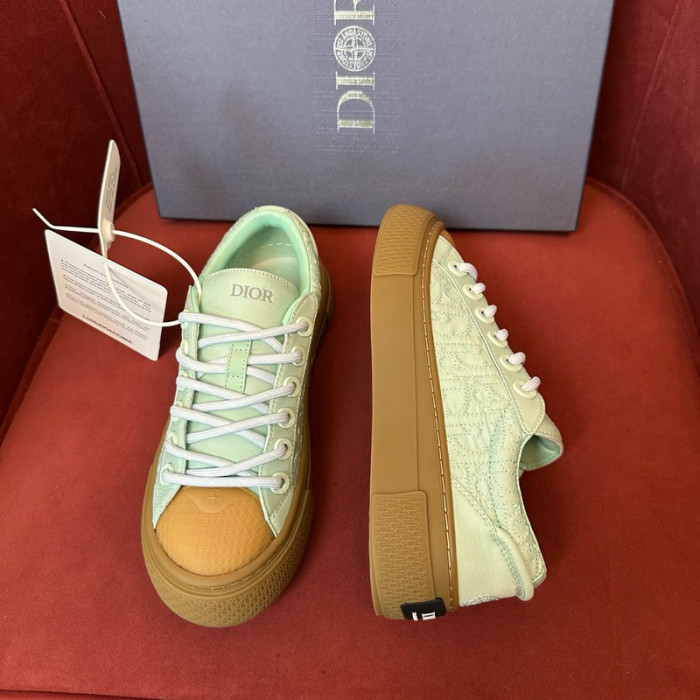 DIO* KAWS B33 SNEAKER