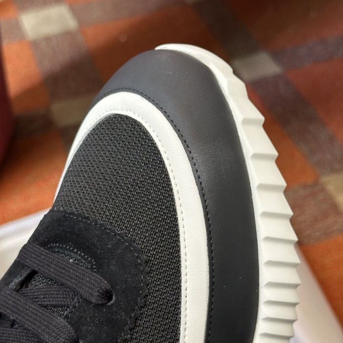 H**me5 SNEAKER