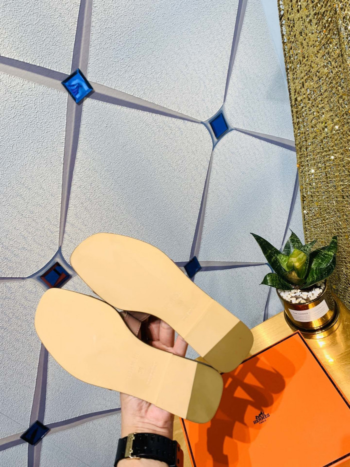 H**me5 SANDALS