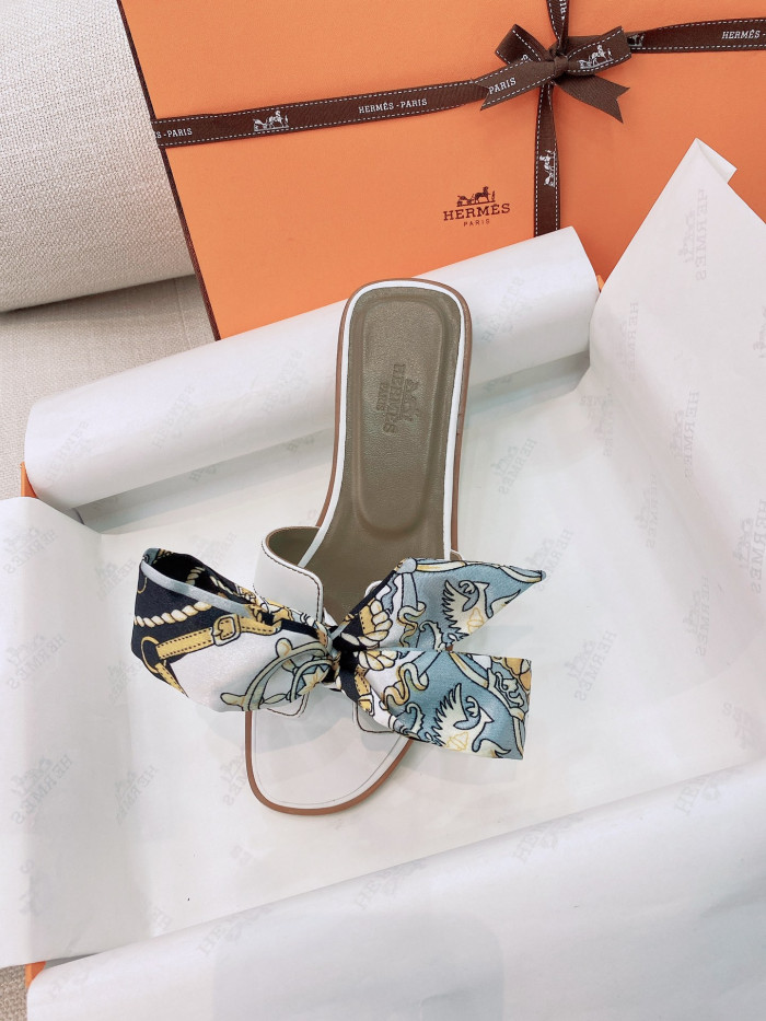 H**me5 SANDALS