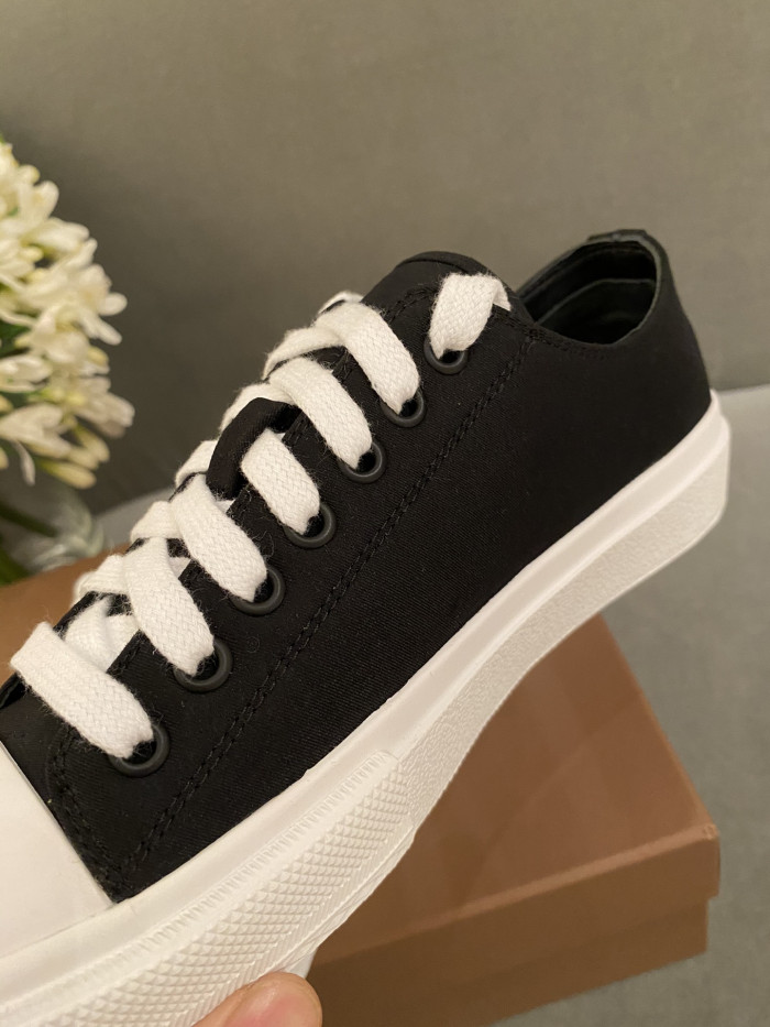BUBERRY SNEAKER
