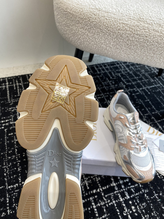 DIO* SNEAKER