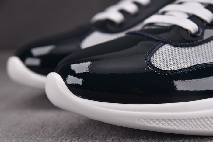 Pra*a sneaker