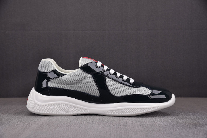 Pra*a sneaker
