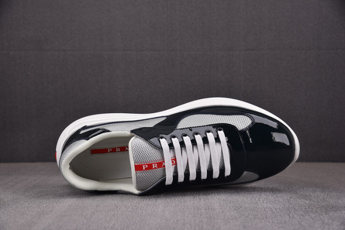 Pra*a sneaker