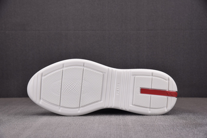 Pra*a sneaker