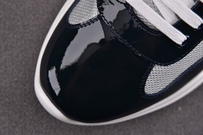 Pra*a sneaker
