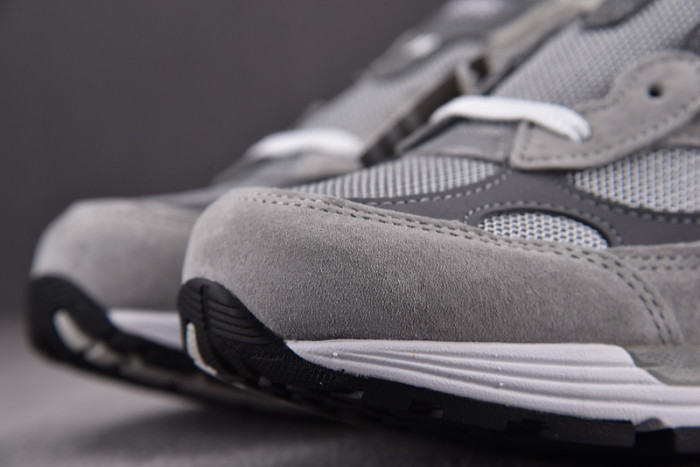 New Balance  M992GR