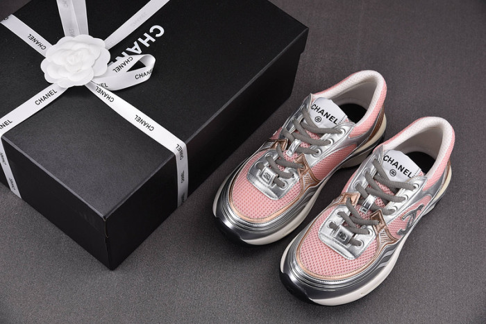 Ch**el sneaker
