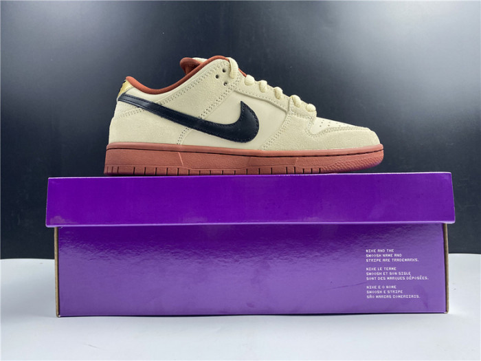 Nike SB Dunk Low Pro Hennessy - BQ6817-100