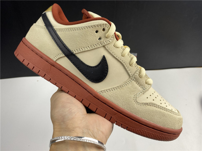 Nike SB Dunk Low Pro Hennessy - BQ6817-100