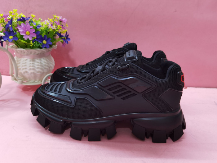 Pra*a sneaker
