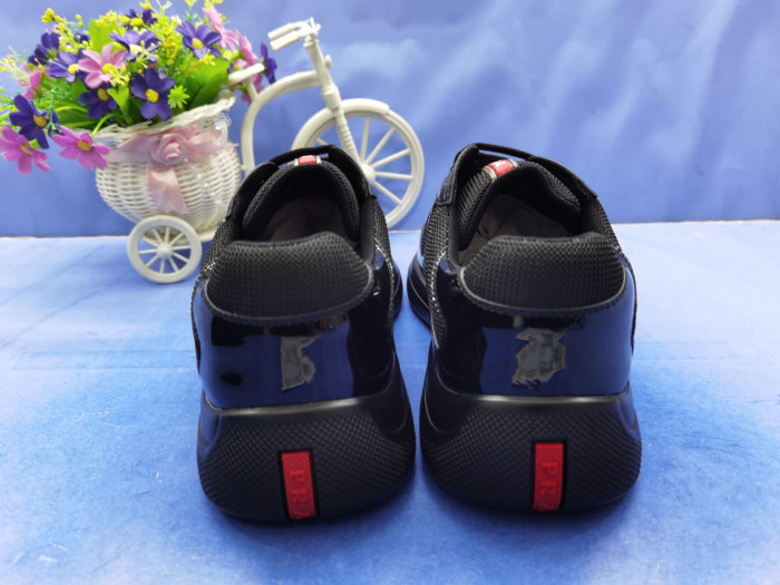 Pra*a sneaker