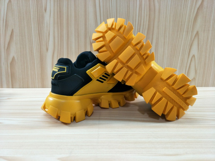 Pra*a sneaker
