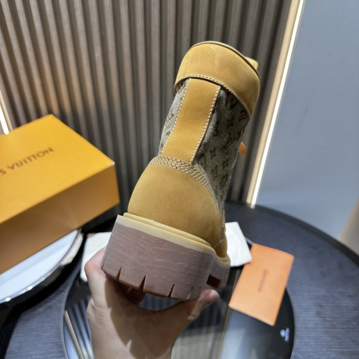 LO1_VTS BOOTS