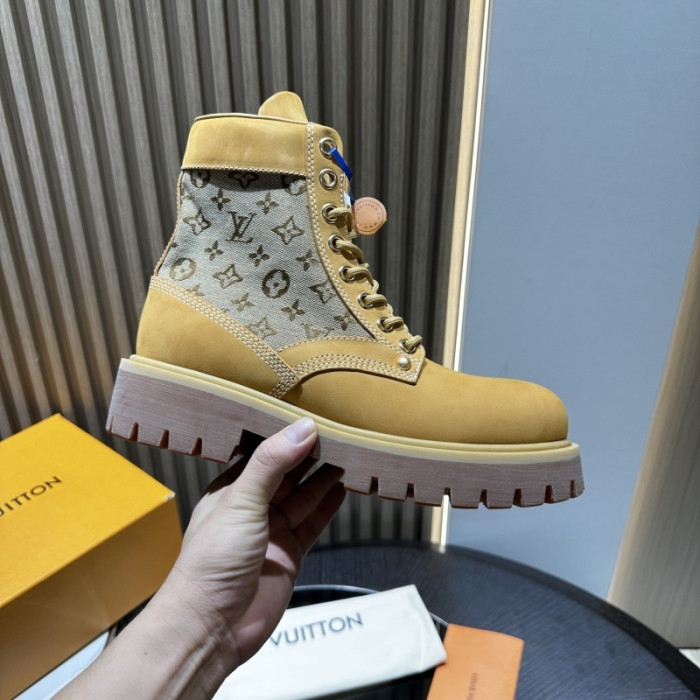 LO1_VTS BOOTS