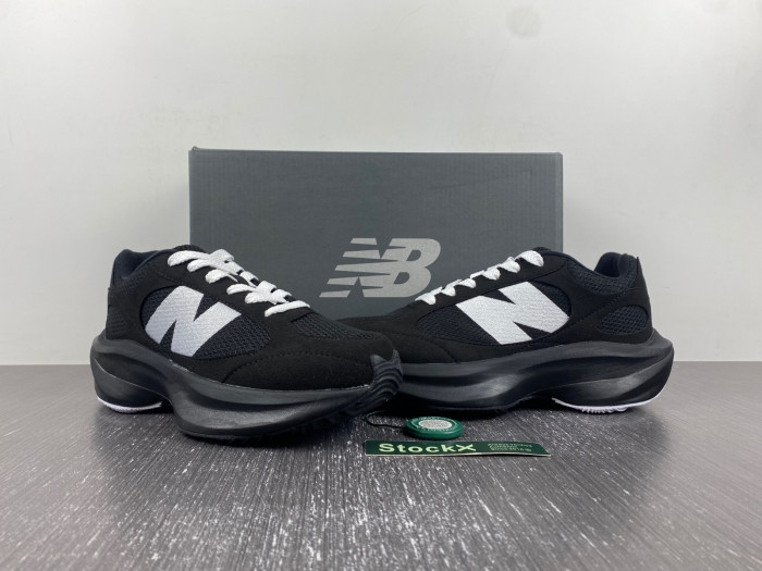 New Balance  SNEAKER