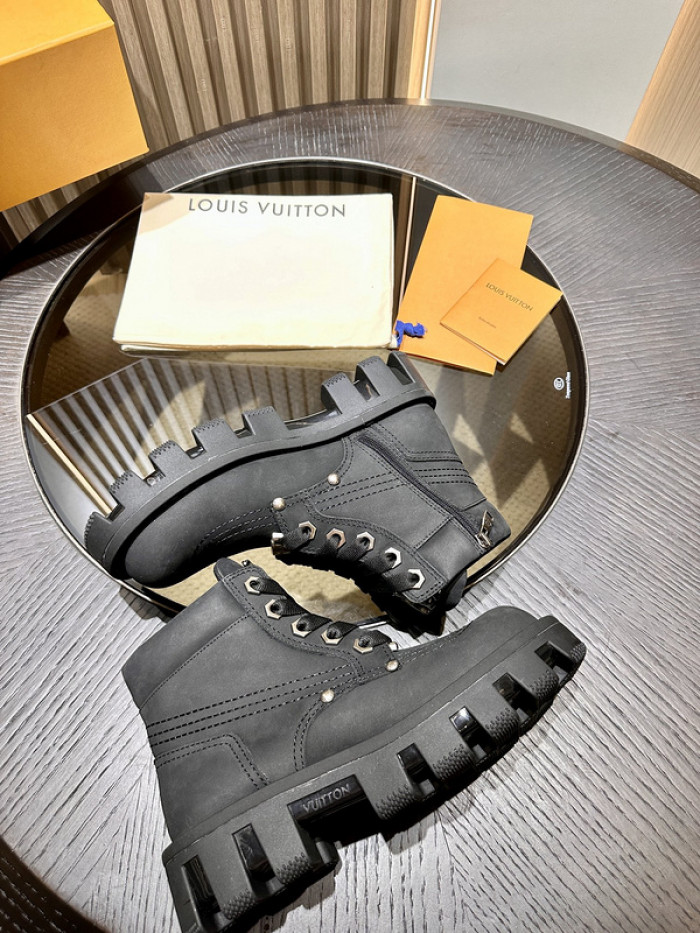 LO1_VTS BOOTS