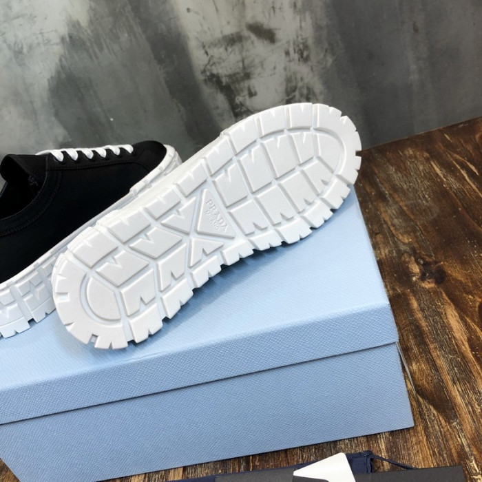 Pra*a sneaker