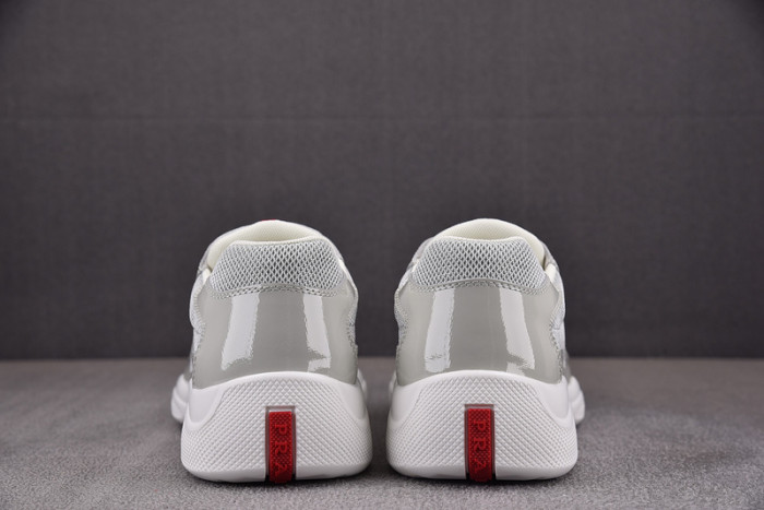 Pra*a sneaker