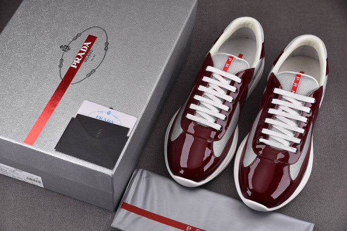 Pra*a sneaker