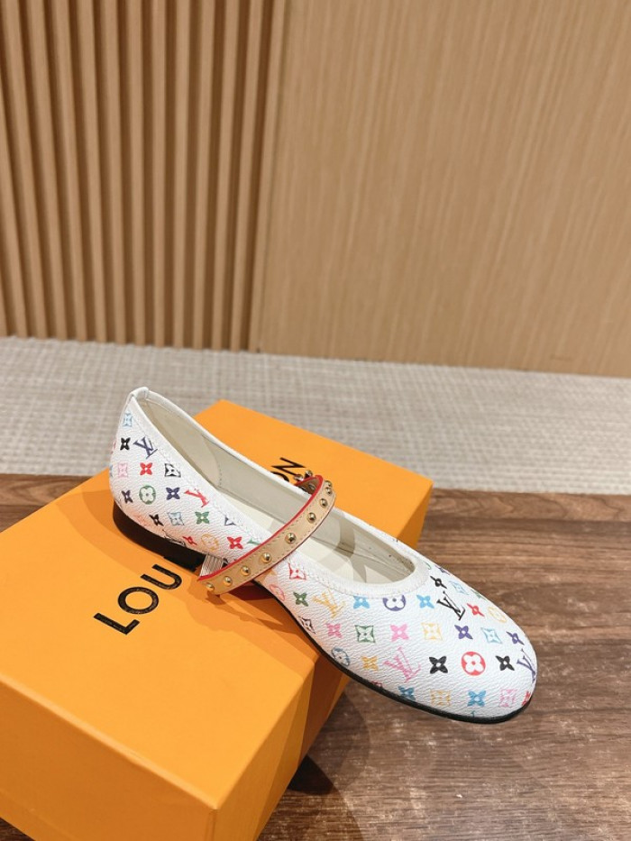 L0vis Vvtt0n Flats
