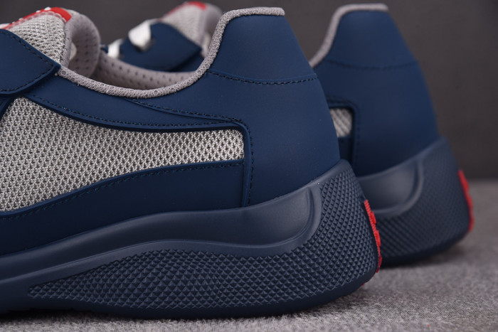 Pra*a sneaker