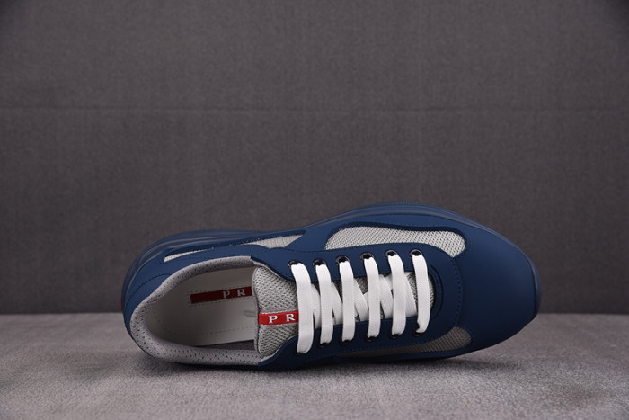 Pra*a sneaker